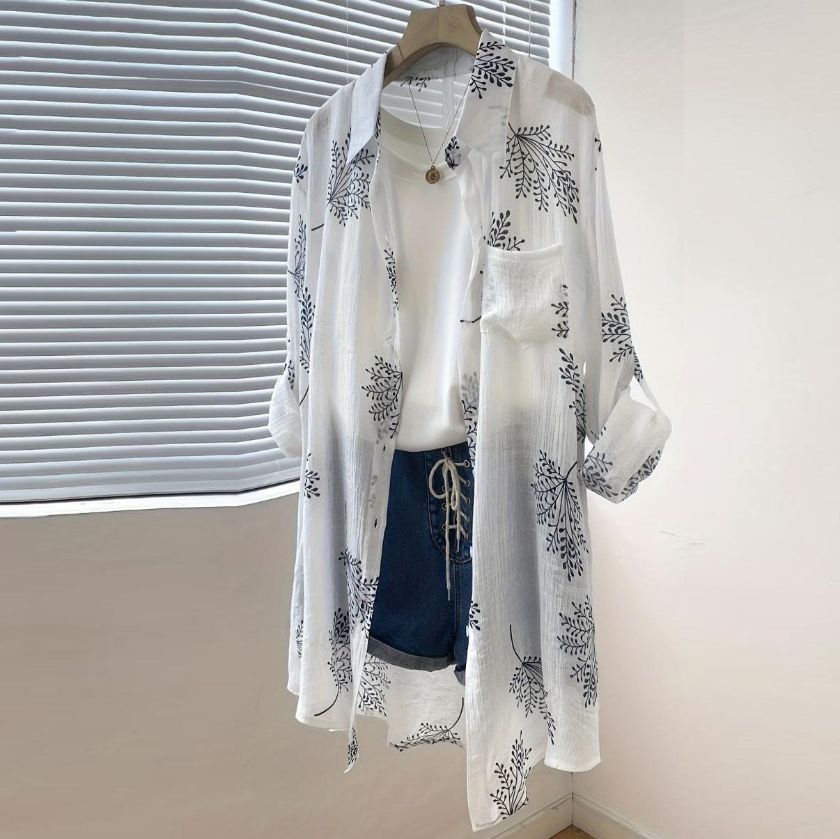 Women's clothing hot selling in spring and summer, fashionable printed loose women's long sleeved shirt, rolled up casual shirt